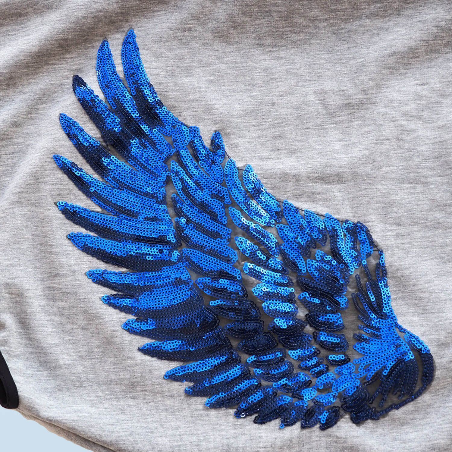 Sudadera alas de ángel azul intenso